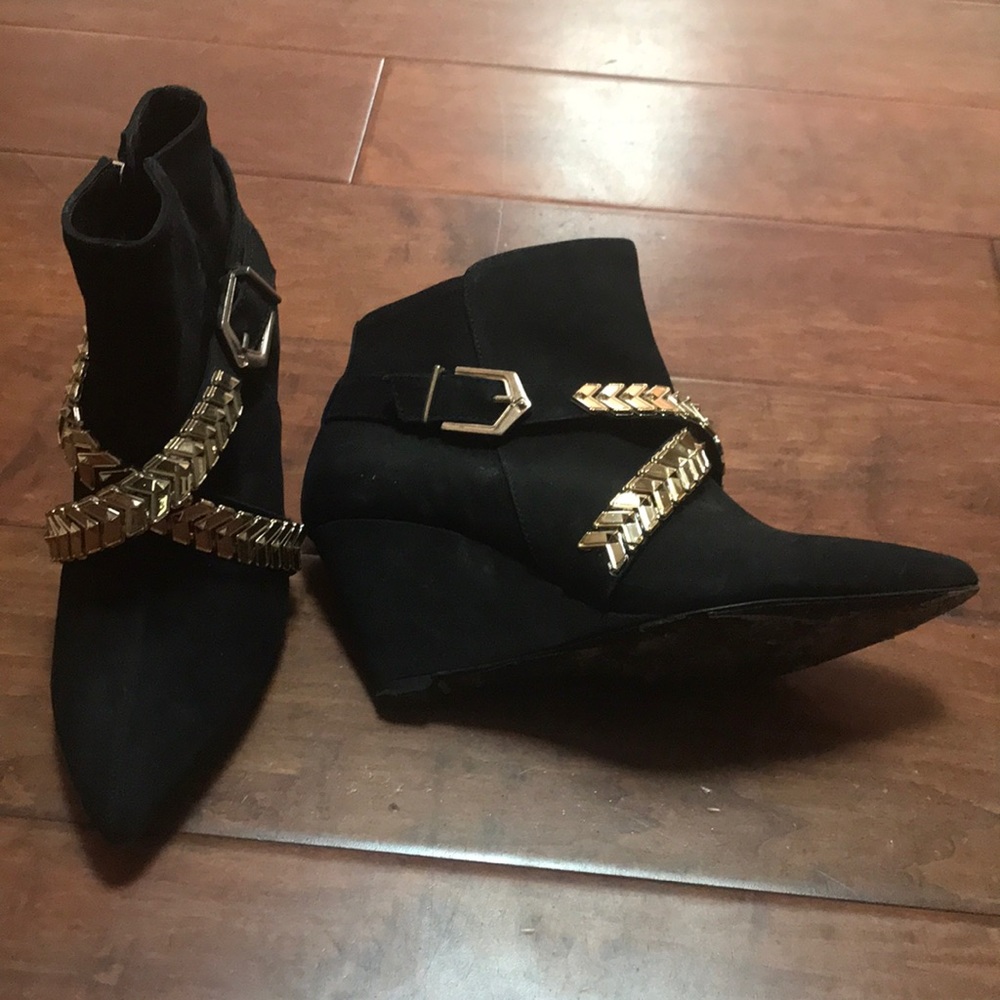 Schutz black leather booties EUC 6.5B